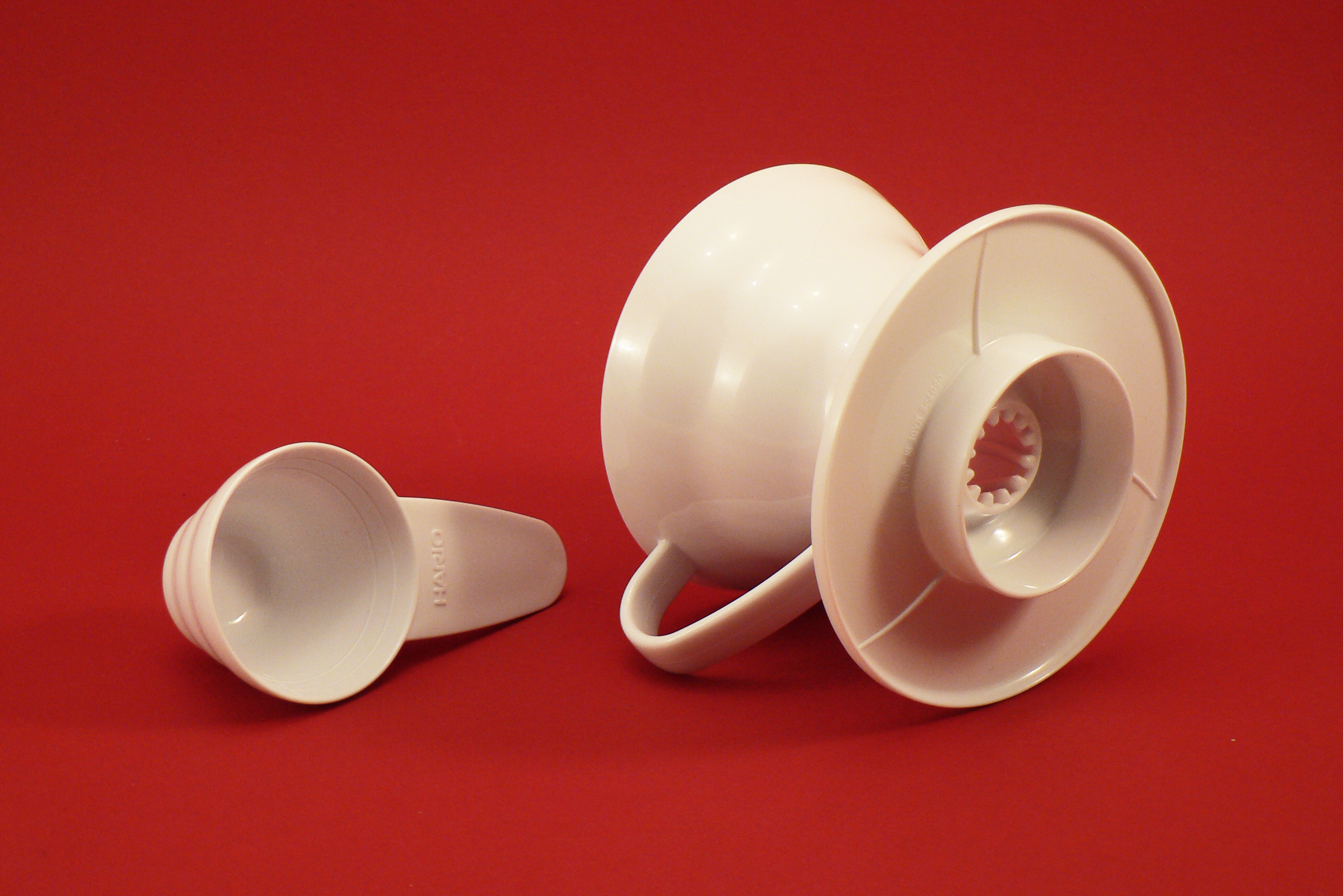Hario Dripper V60-01W plastový, bílý na 2 šálky